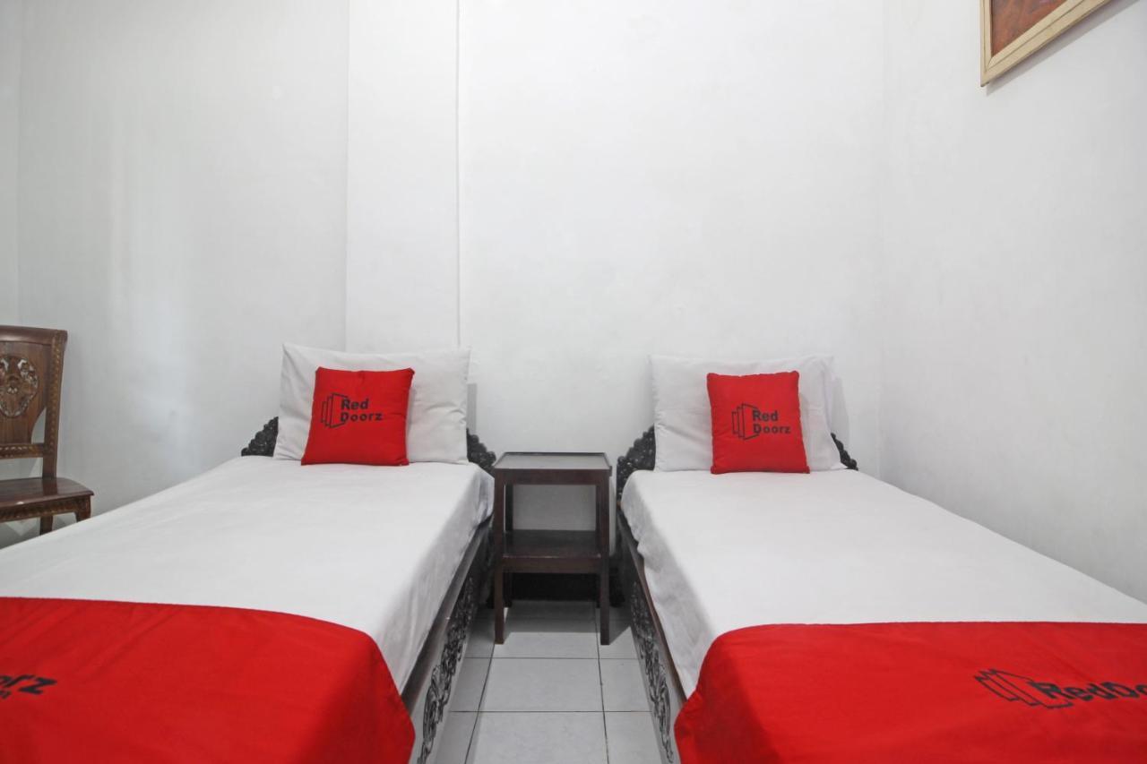 Reddoorz Plus @ Taman Siswa 3 Yogyakarta Esterno foto