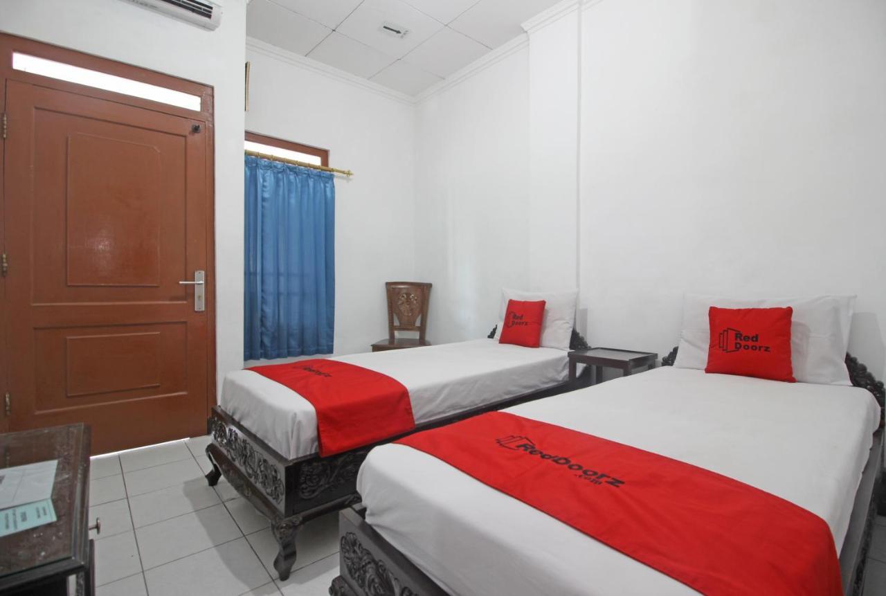 Reddoorz Plus @ Taman Siswa 3 Yogyakarta Esterno foto