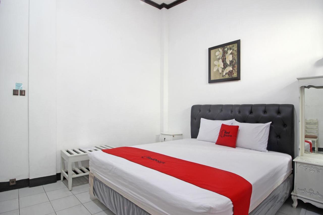 Reddoorz Plus @ Taman Siswa 3 Yogyakarta Esterno foto